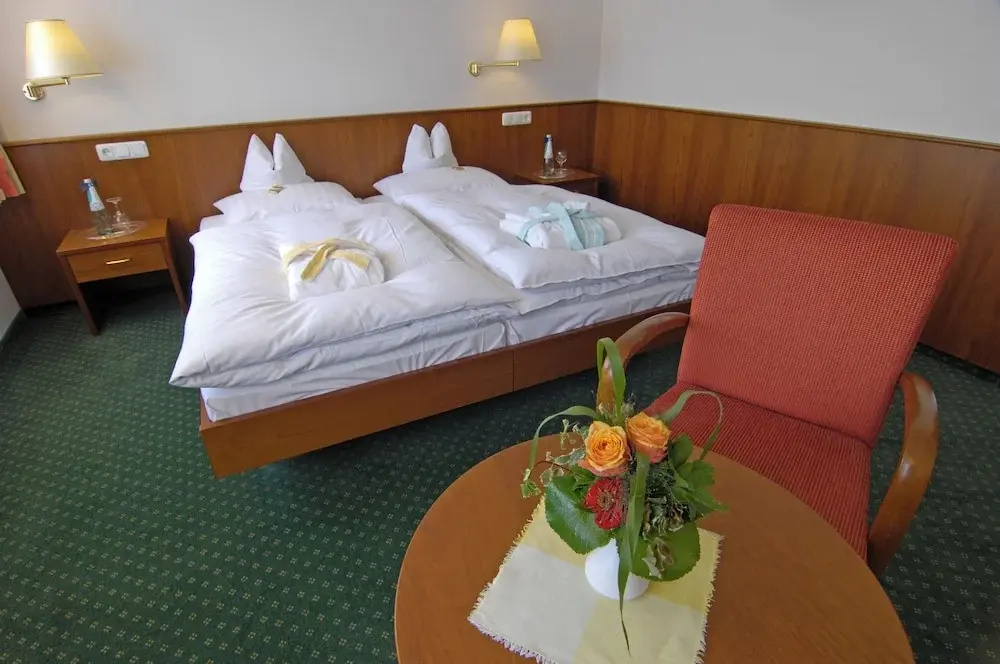Classic Double room (full double bed)
