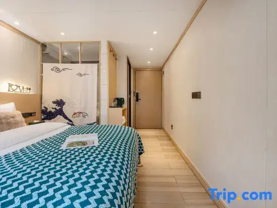 Business Double room (full double bed)