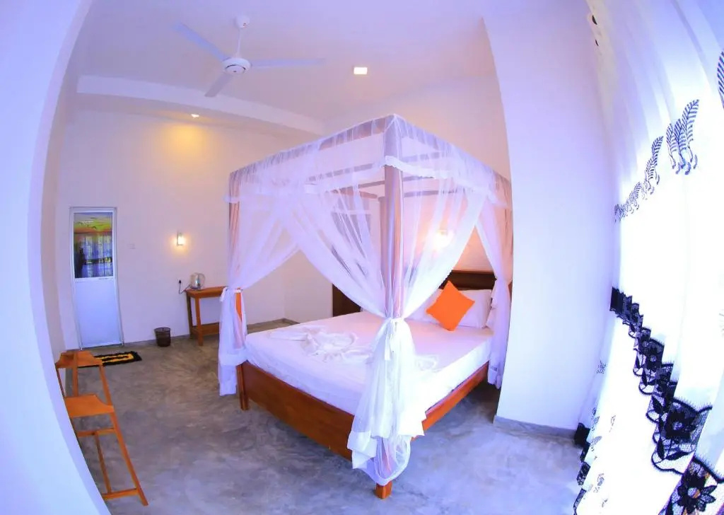 Deluxe Double room (full double bed)