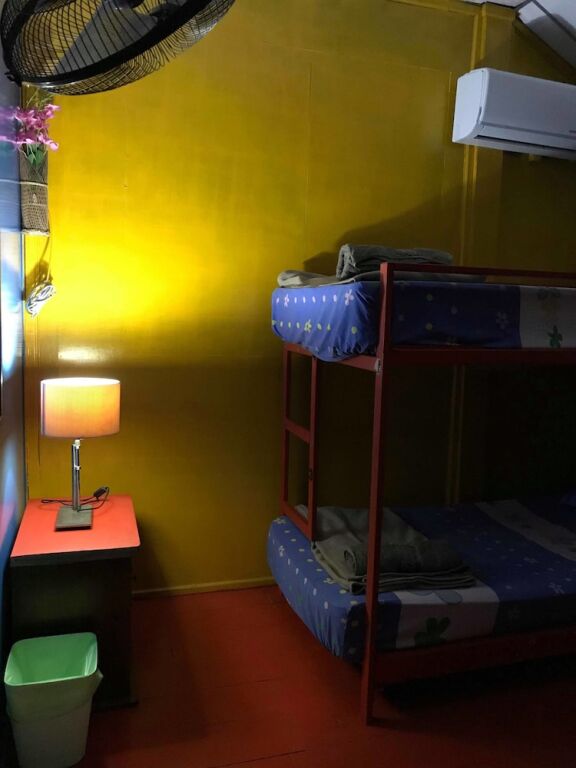 Кровать в общем номере в CJ Guesthouse
