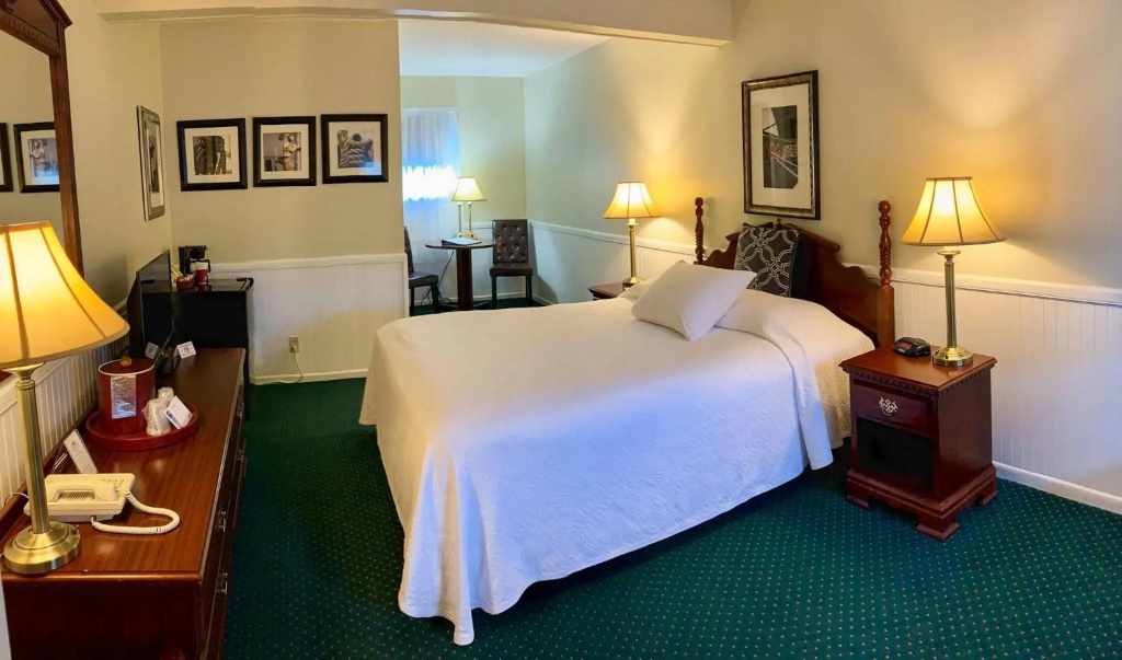 Cedar Crest Inn — 3
