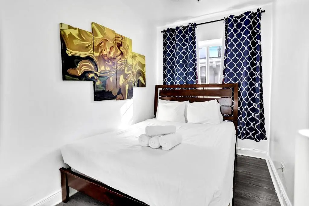 5 Bedrooms Apartment