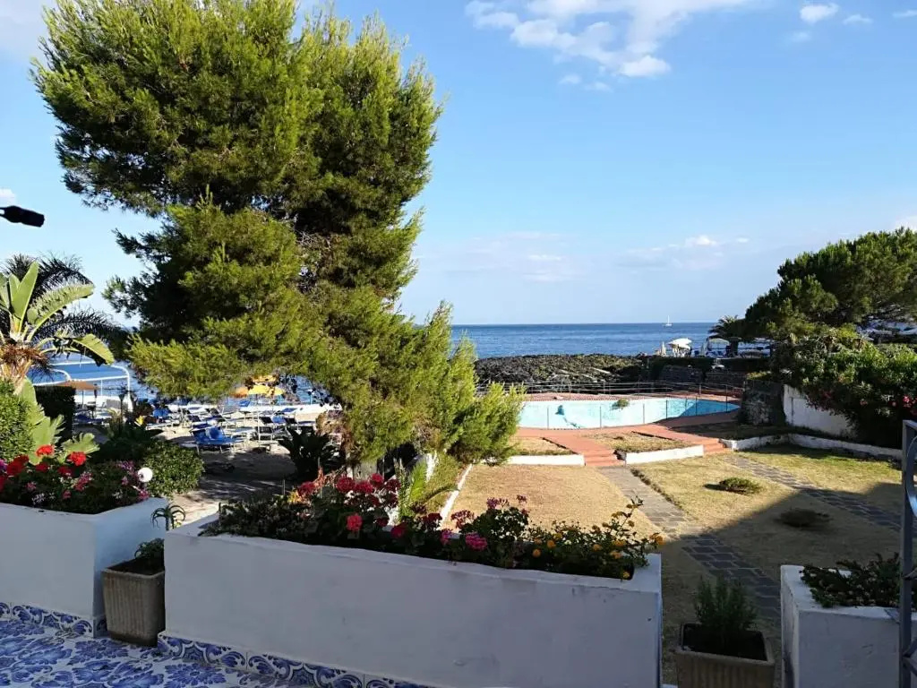 Standard Quadruple room with sea view
