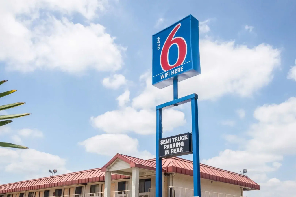 Motel 6 Mesquite, TX - Rodeo - Convention Ctr — фото