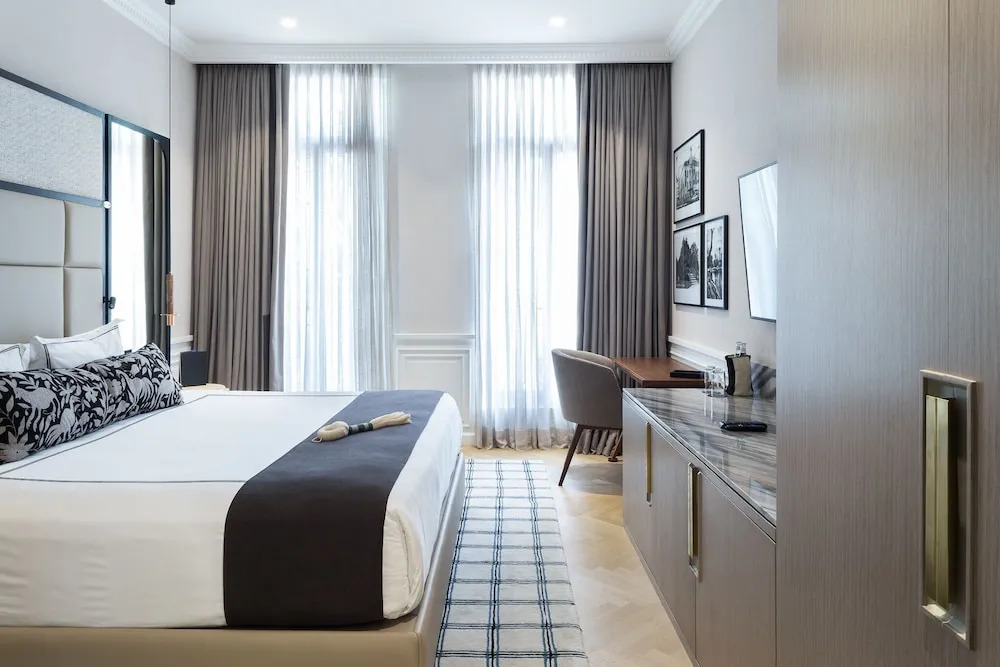The Alest Hotel by null