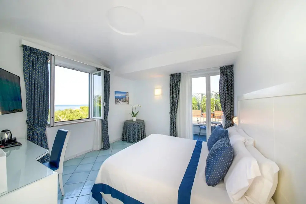 Superior Double room with balcony and with sea view (full double bed)