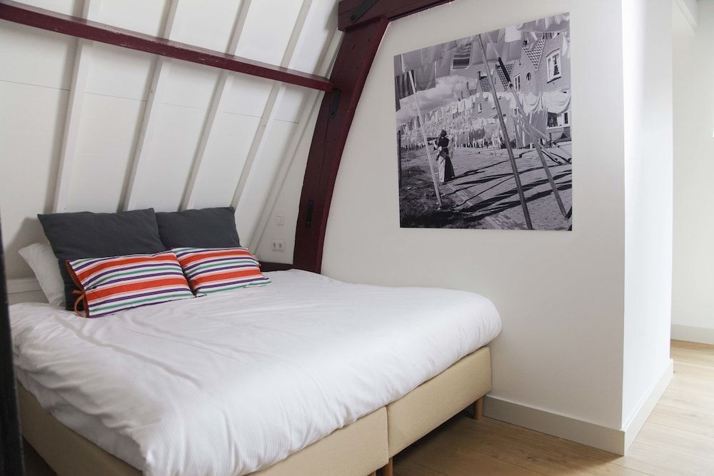 Hello I'm Local by null