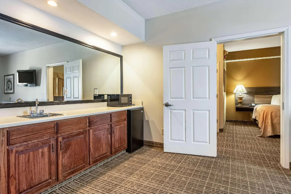 Double Suite (full double bed)