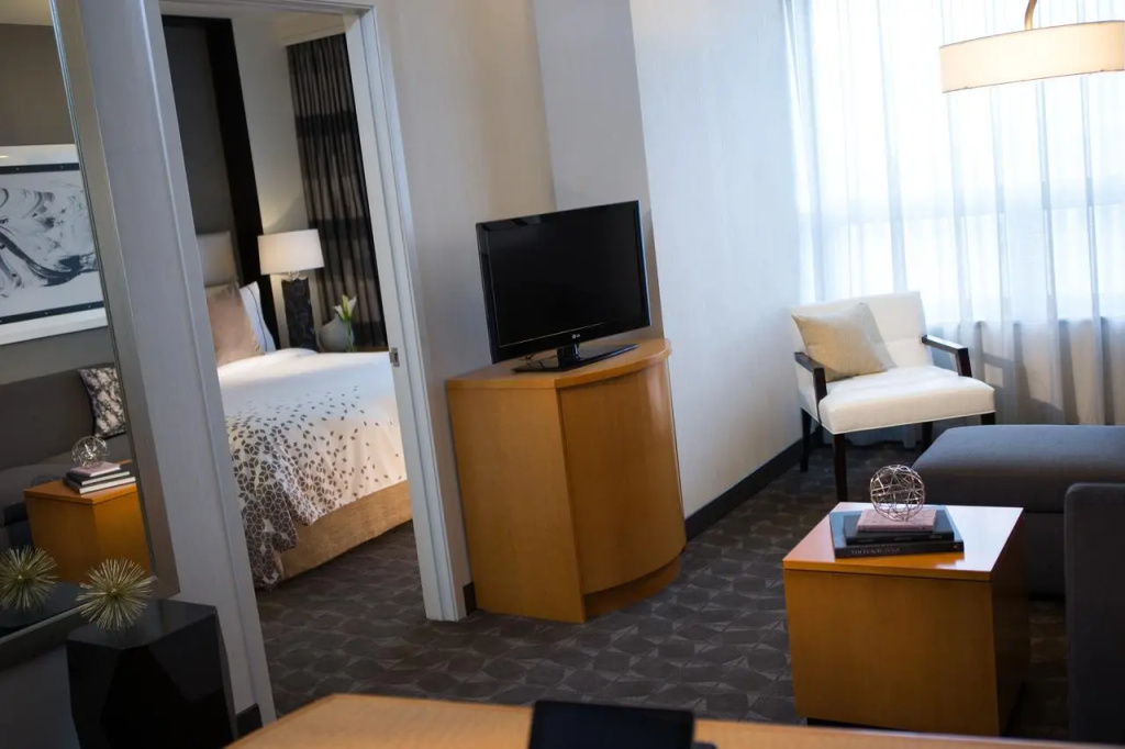 Renaissance Chicago O'Hare Suites Hotel
