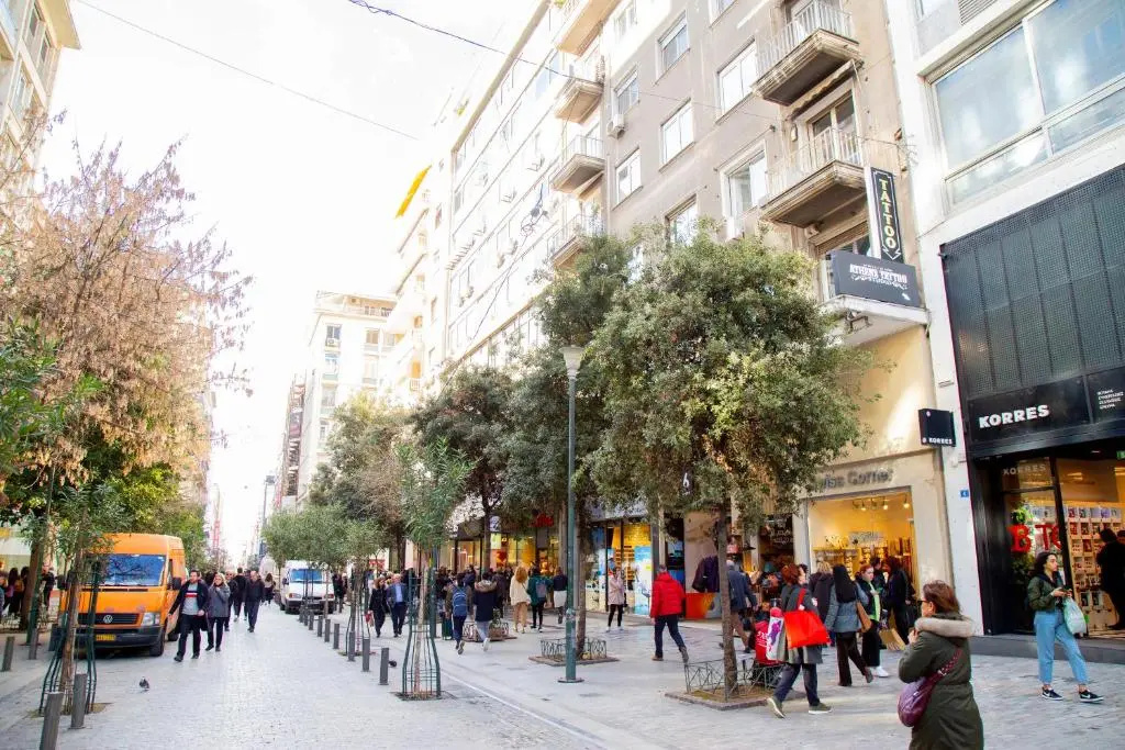 Athens Best location, 6 Ermou street, Syntagma square