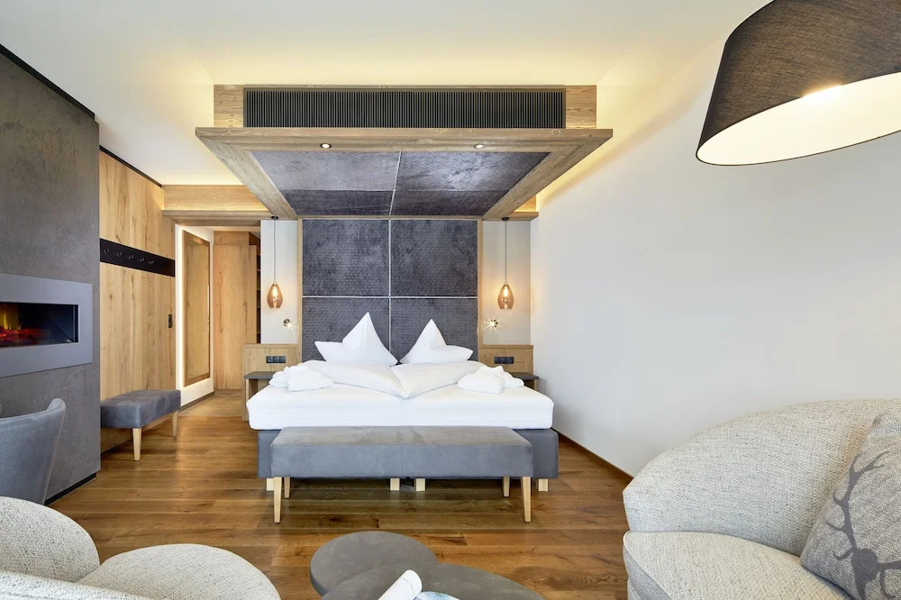 1 Bedroom Suite with mountain view