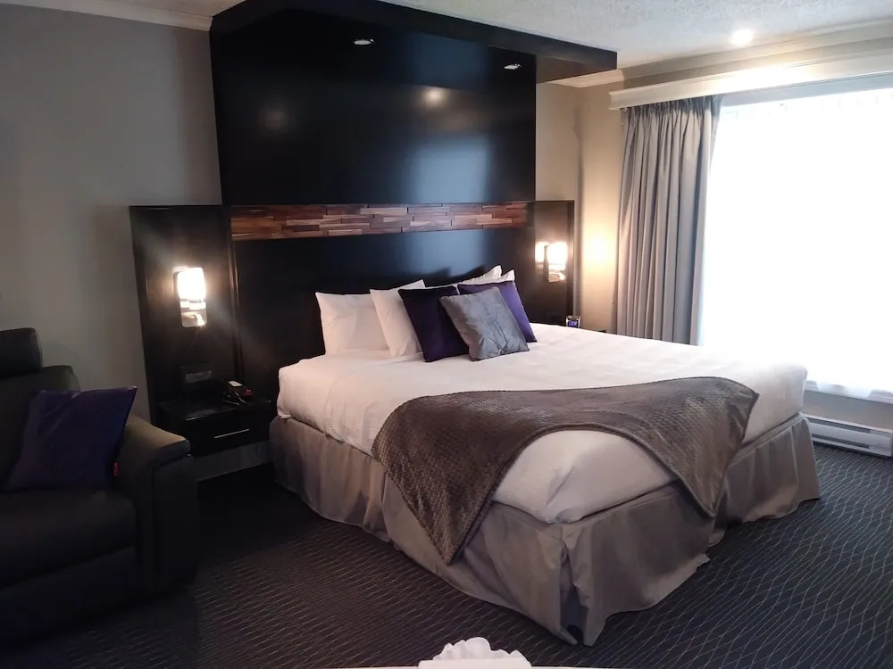 Double Junior Suite (full double bed)