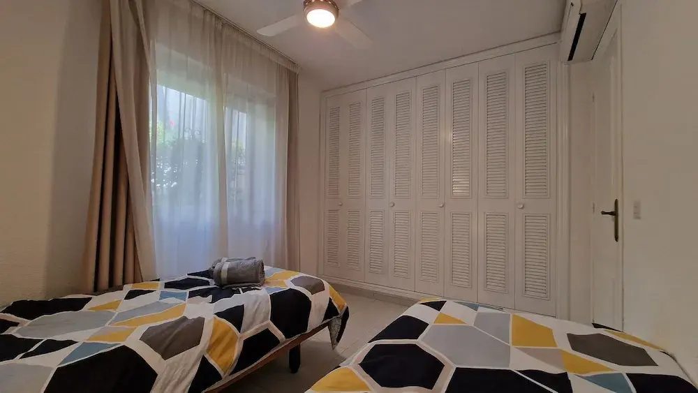 Sunny Seaside Retreat in Calahonda, sea View, Pool