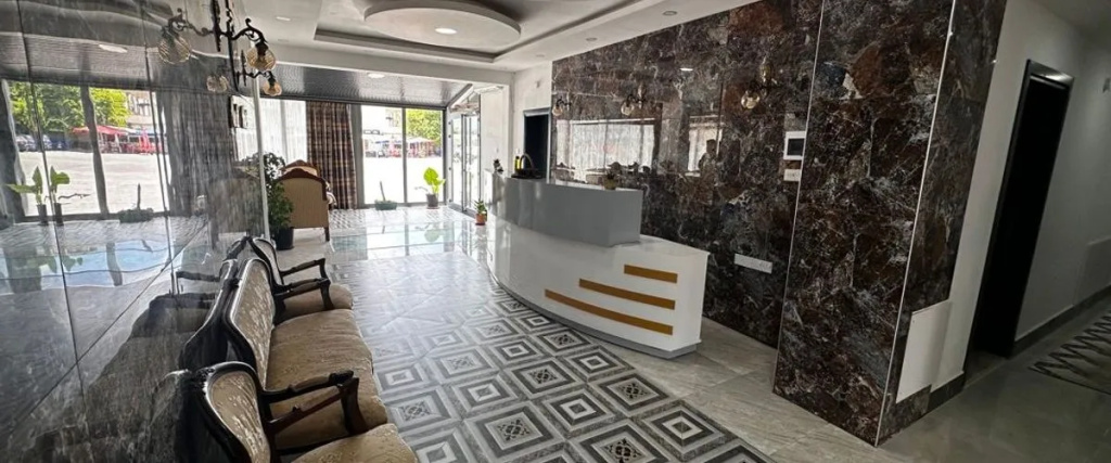 Lobby & Reception