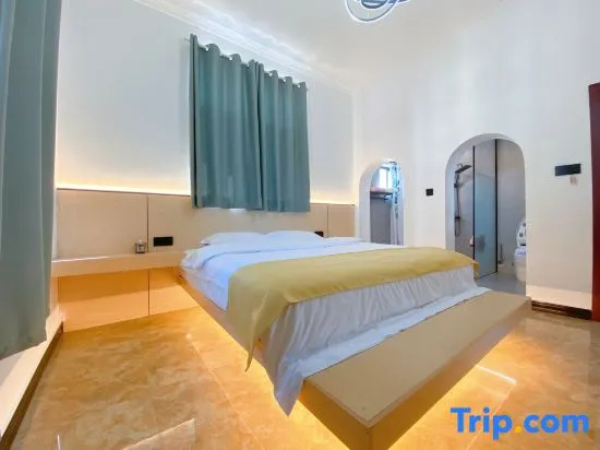 Standard Double room with lake view (full double bed)