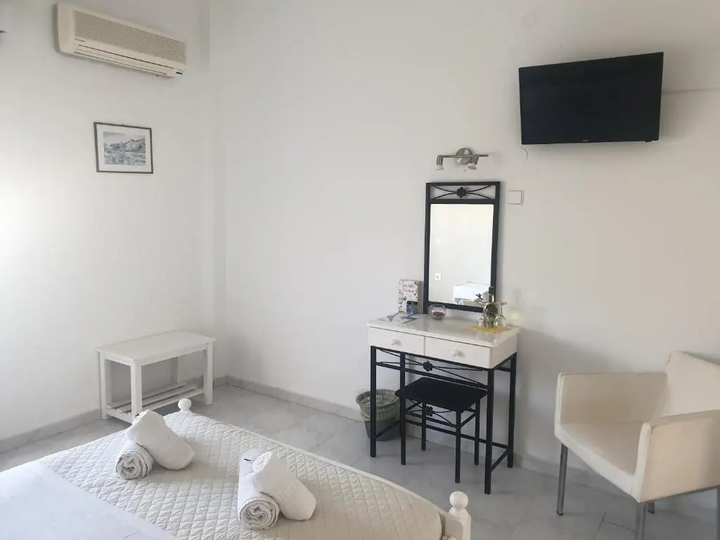 Standard Double room with balcony (full double bed)