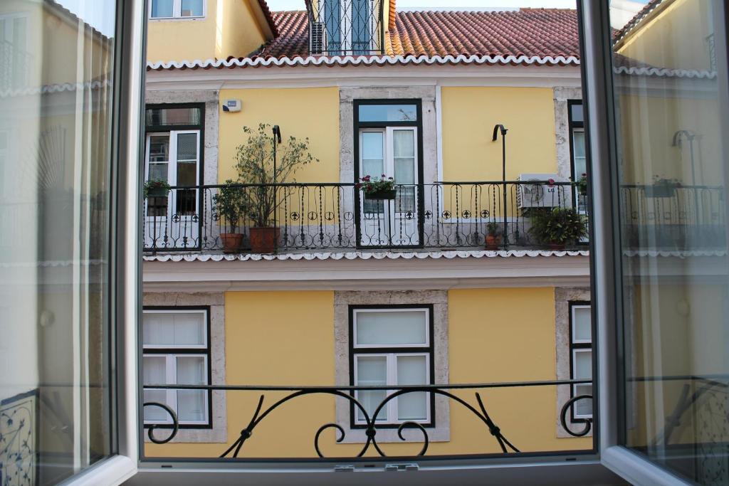 Двухместный номер Standard с красивым видом из окна 2 отдельные кровати в Lost Inn Lisbon Hostel