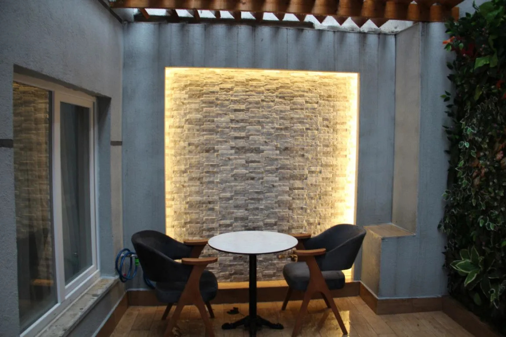 Lobby & Reception