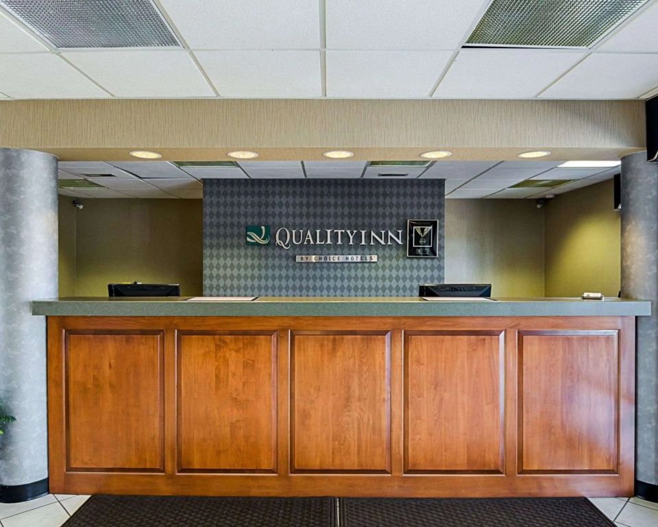 Lobby & Reception