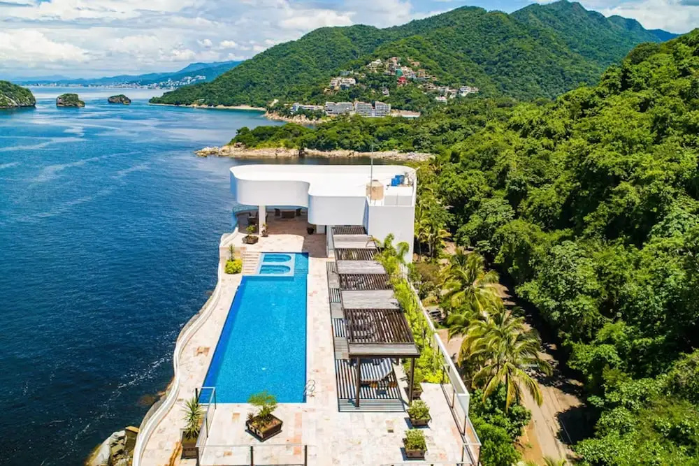 Luxe 2nd-floor Condo With Endless Ocean Views, Pool, spa & Balcony