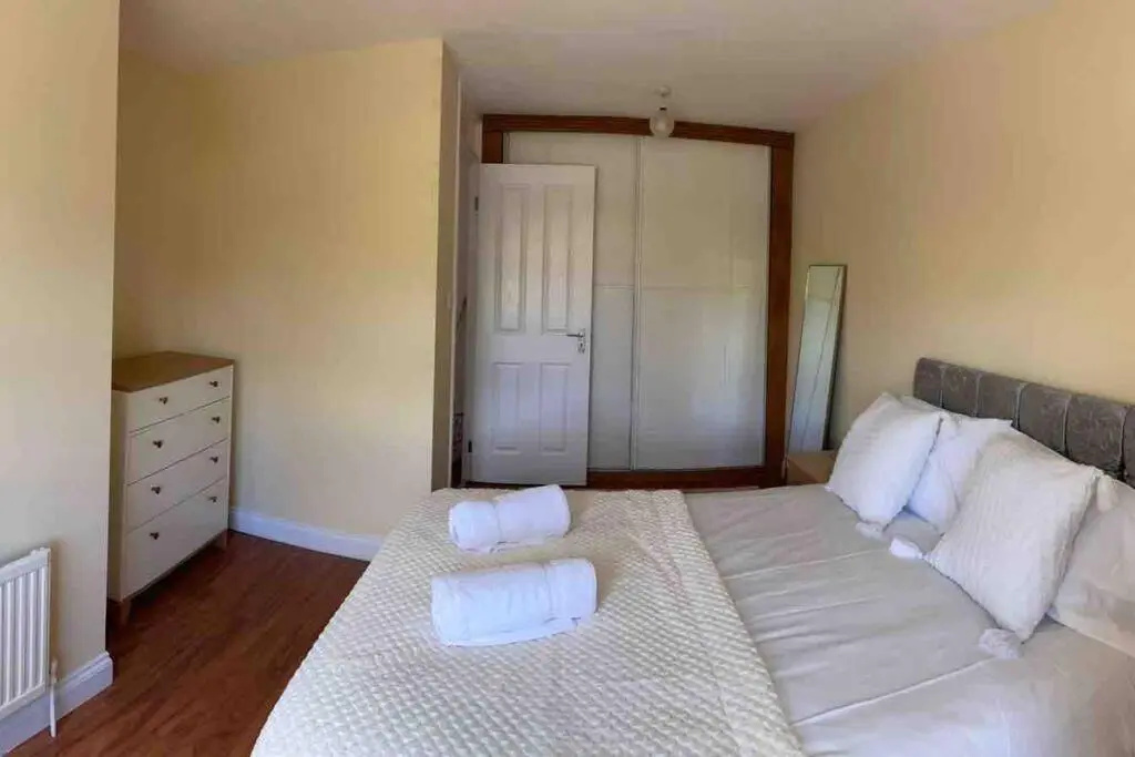 Modern 2 Bedroom House with Wifi