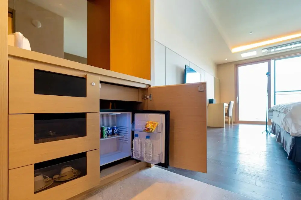 Superior Double room with partial ocean view (full double bed)