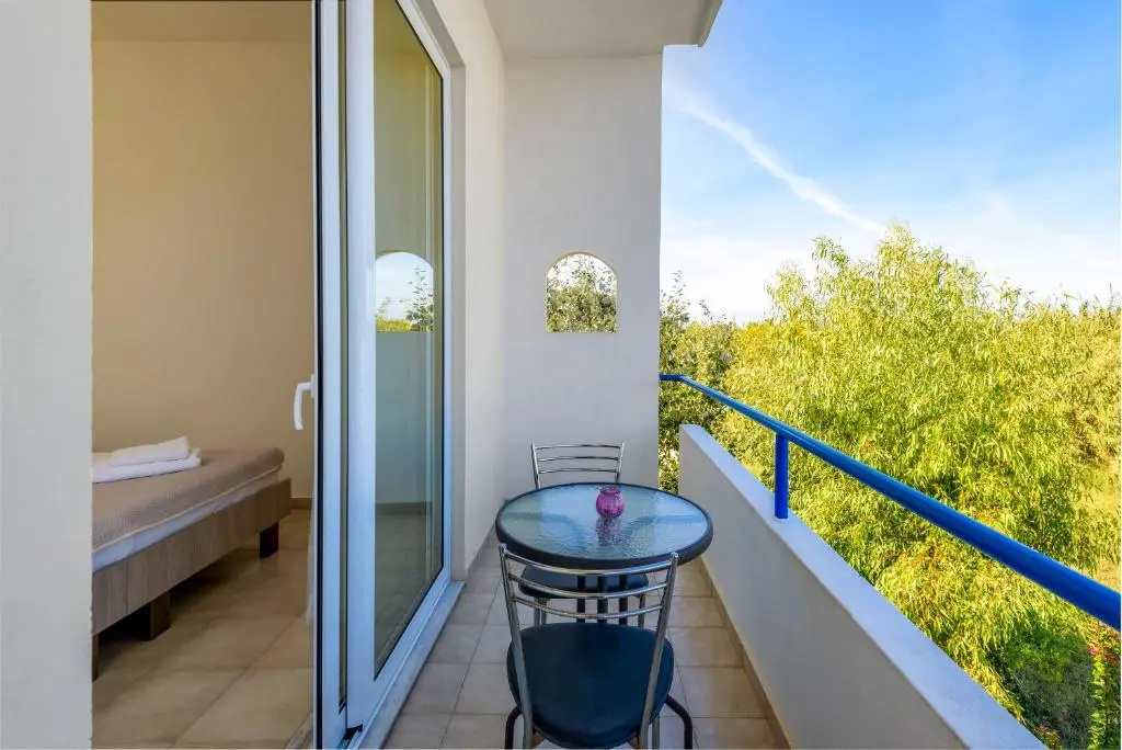 Standard Triple room with balcony