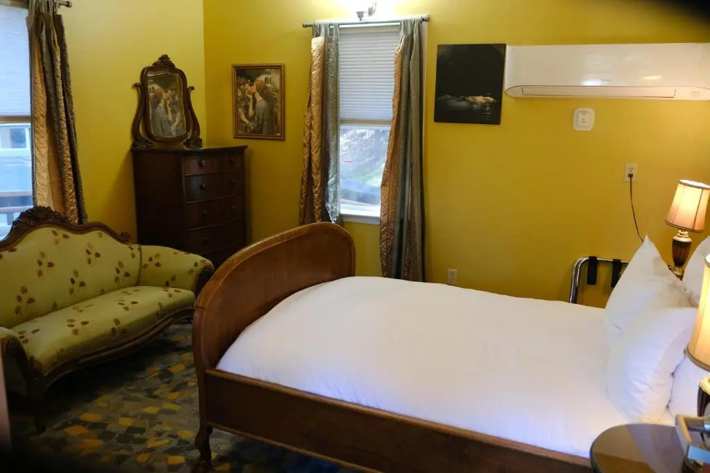 Standard Double room (full double bed)