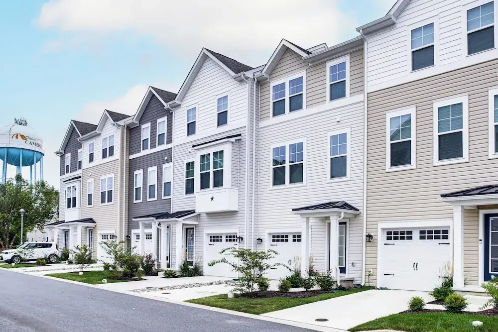 < 1 Mi to Dtwn: Waterfront Townhome in Cambridge!