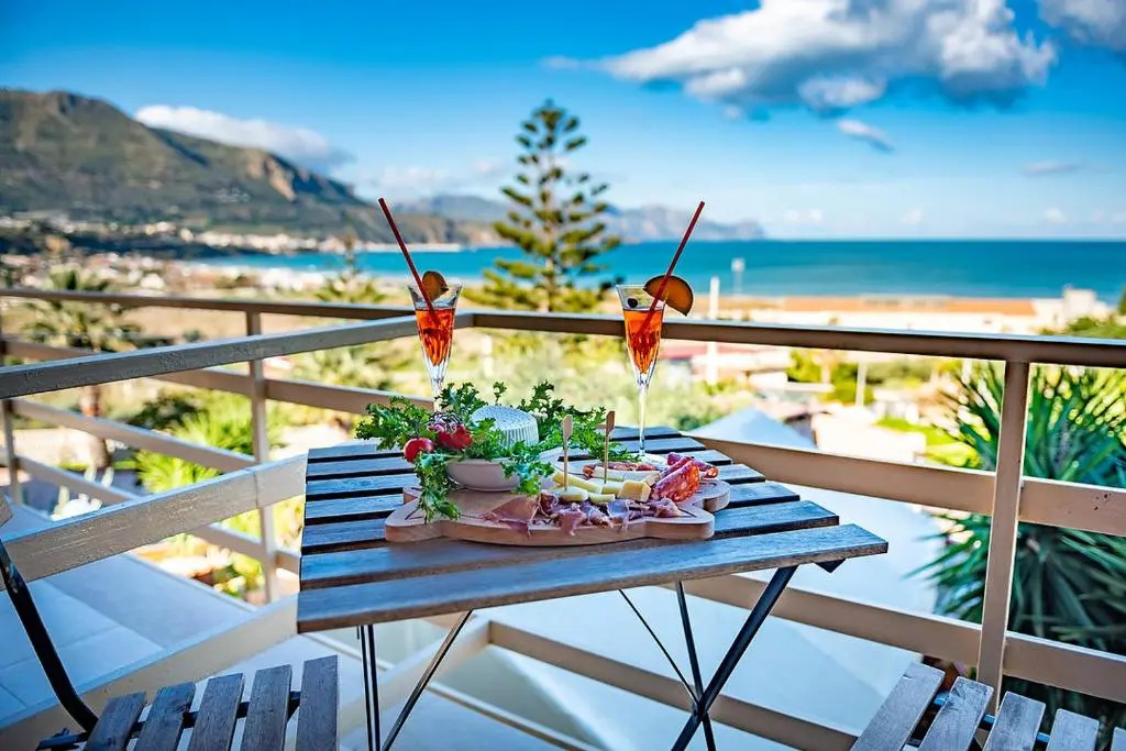 Standard Double room with balcony and with sea view (full double bed)