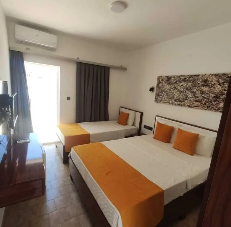 Classic Double room with balcony (full double bed)