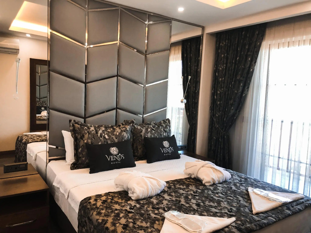 Double room (full double bed)