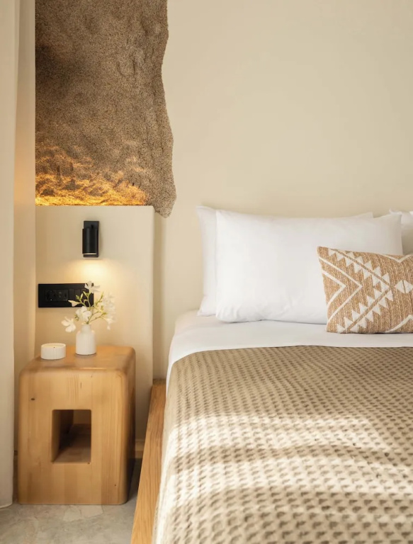 Standard Double room with balcony (full double bed)