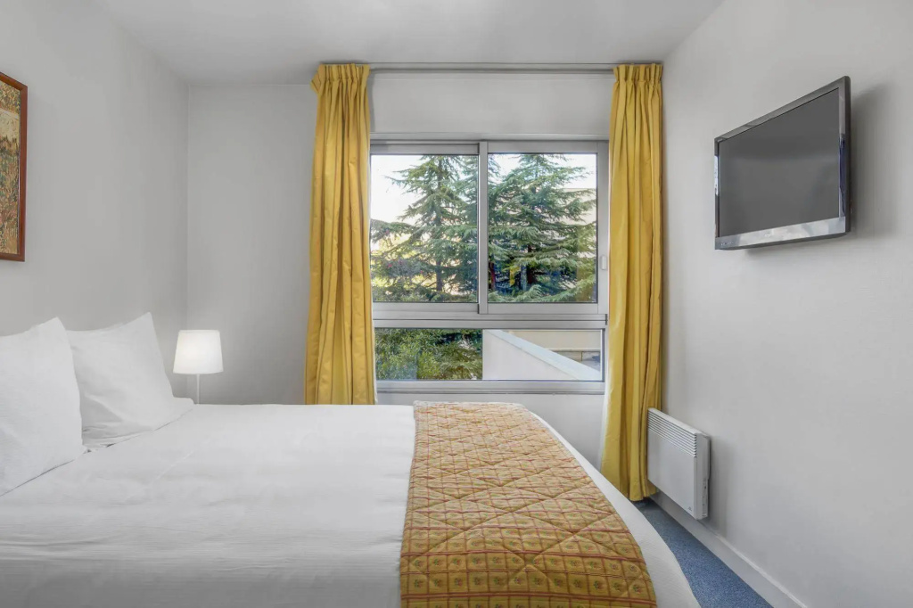 Royal Regency Paris Vincennes 42