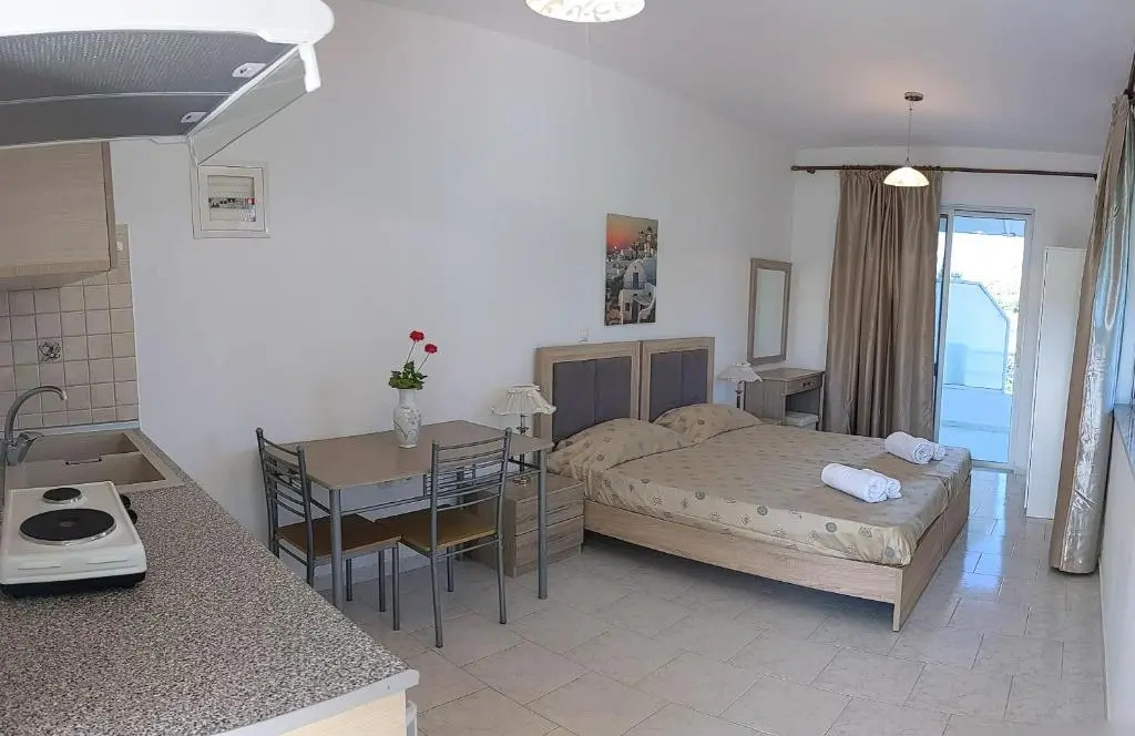 Deluxe Double Studio (full double bed)