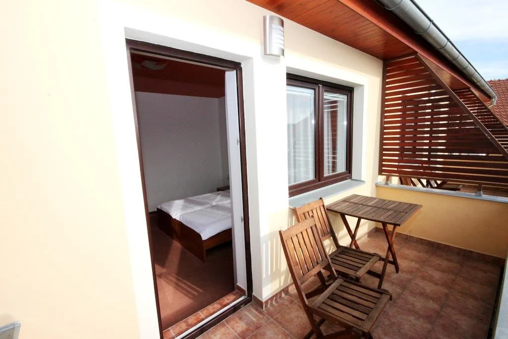 Balcony & Terrace