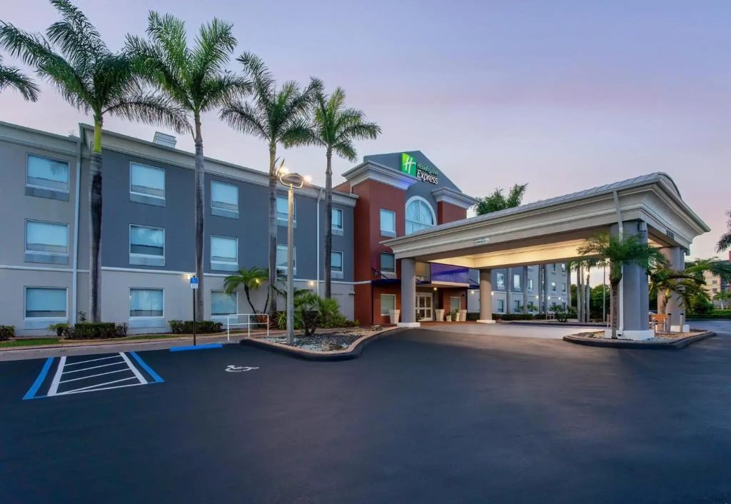 Holiday Inn Express & Suites Florida City by IHG - фото 22