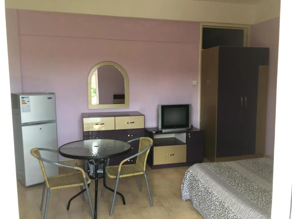 Deluxe Studio