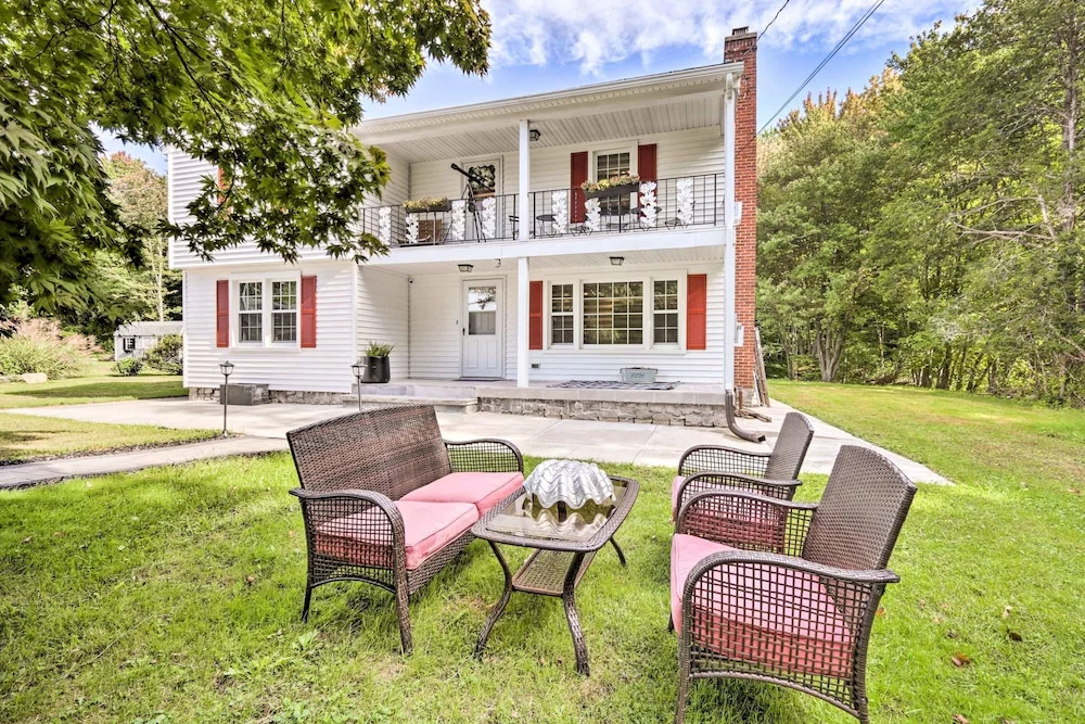 Upscale Waterbury Retreat w/ Indoor Hot Tub!