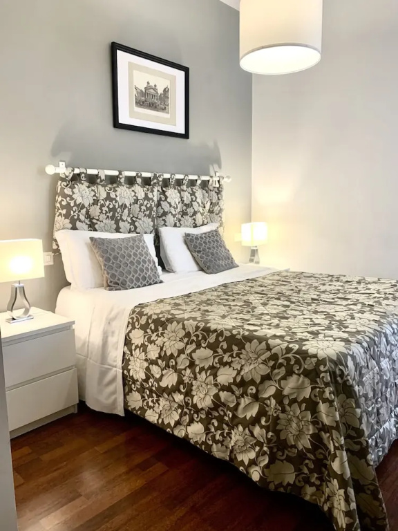 Standard Triple room with courtyard view