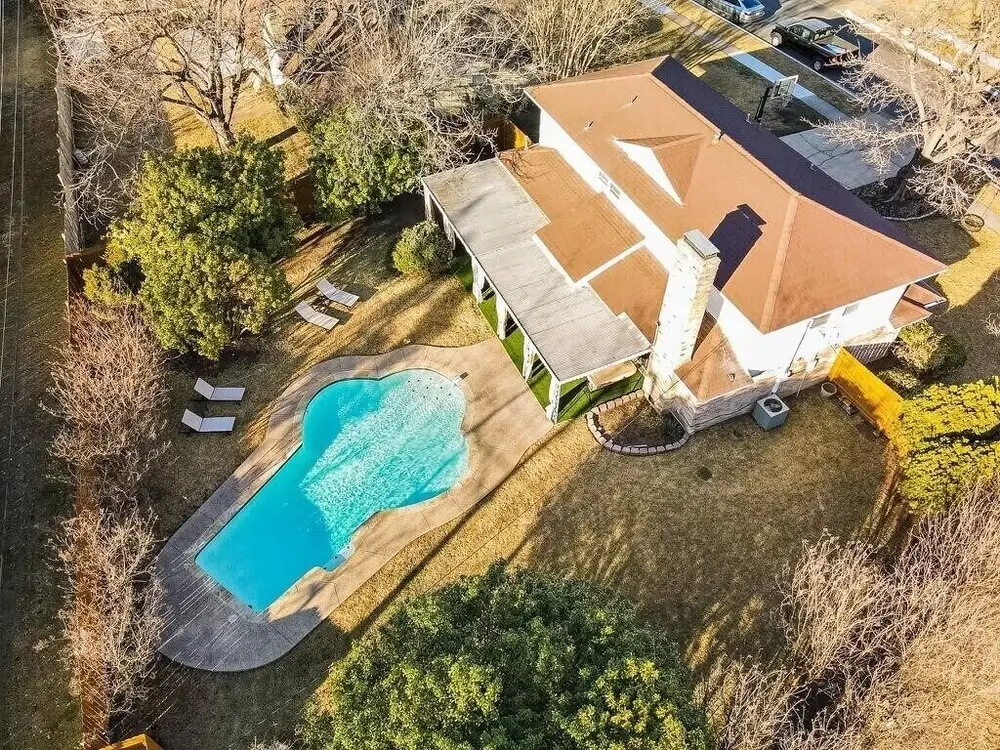 Elegant 5BR Home With Pool, Jacuzzi, Bbq, and Cinema Room
