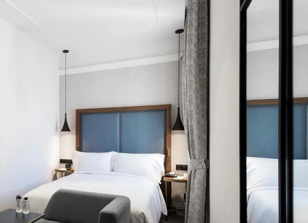 Double room (full double bed)