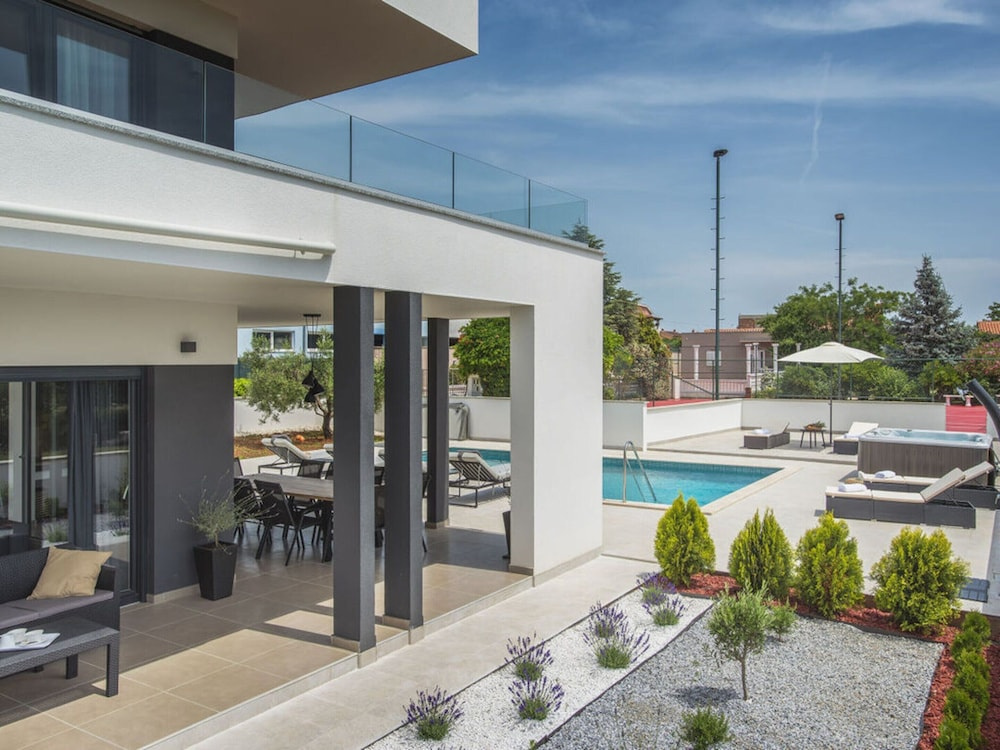 Villa Una Comfortable Holiday Residence