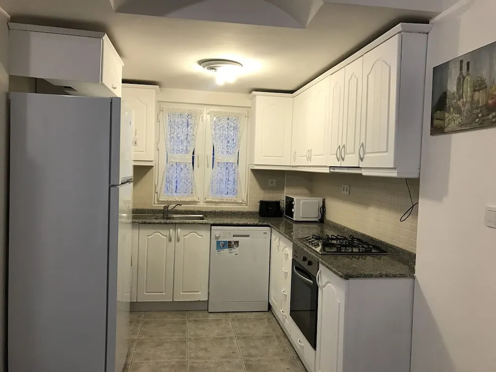 4 Bedrooms Villa
