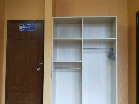 Hechi Chengdong Business Hotel