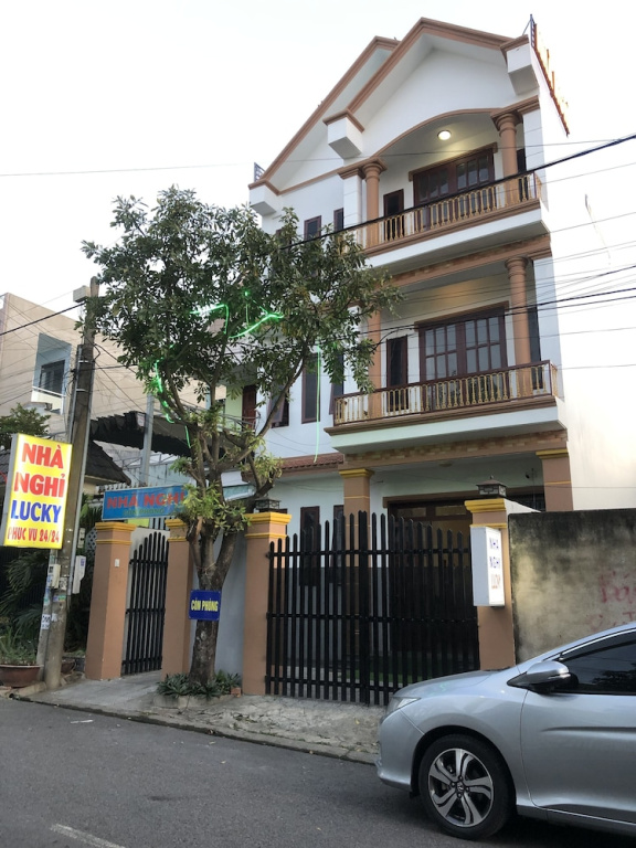 Lucky Motel
