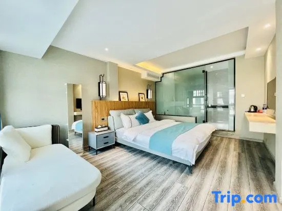 Deluxe Double room (full double bed)