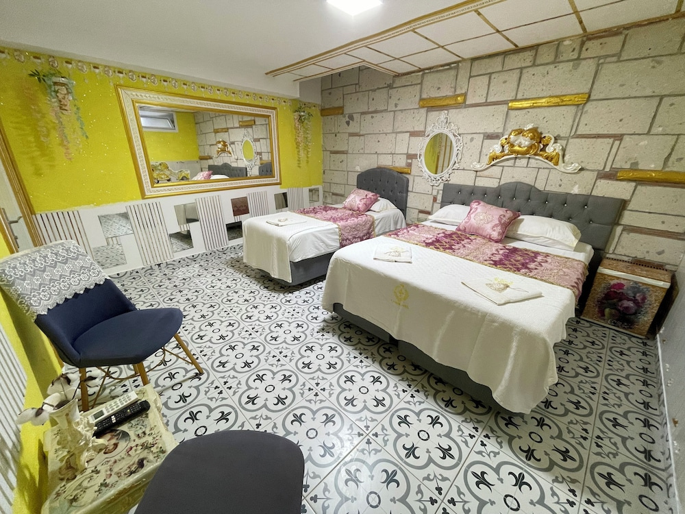Economy Triple Basement room