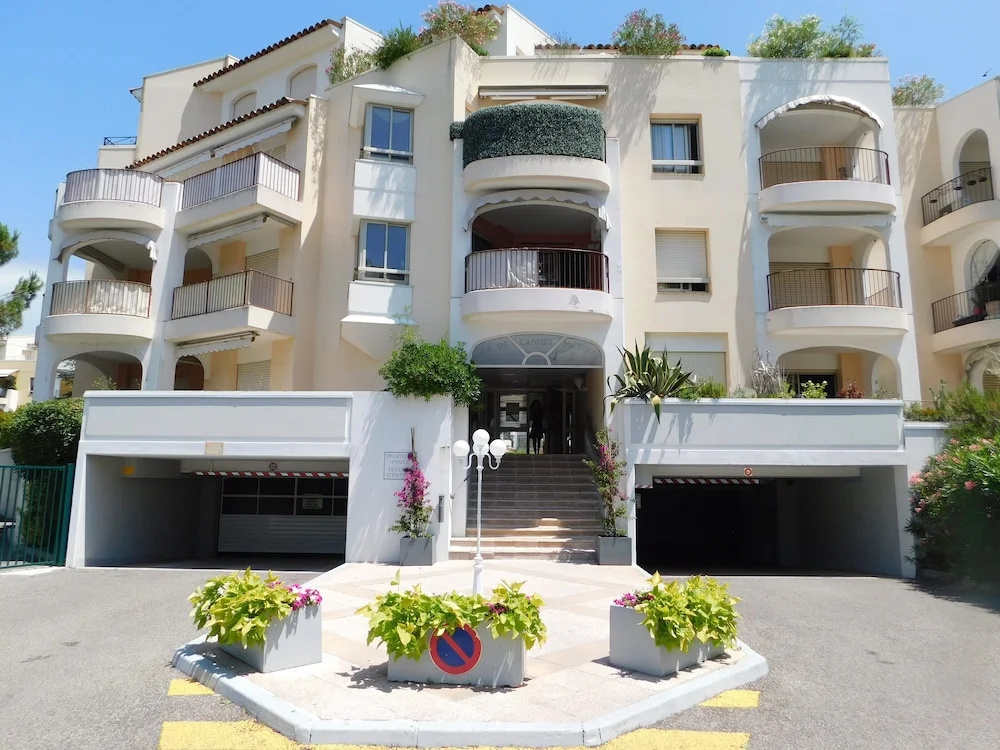 T2 Calypso climatisé piscine parking