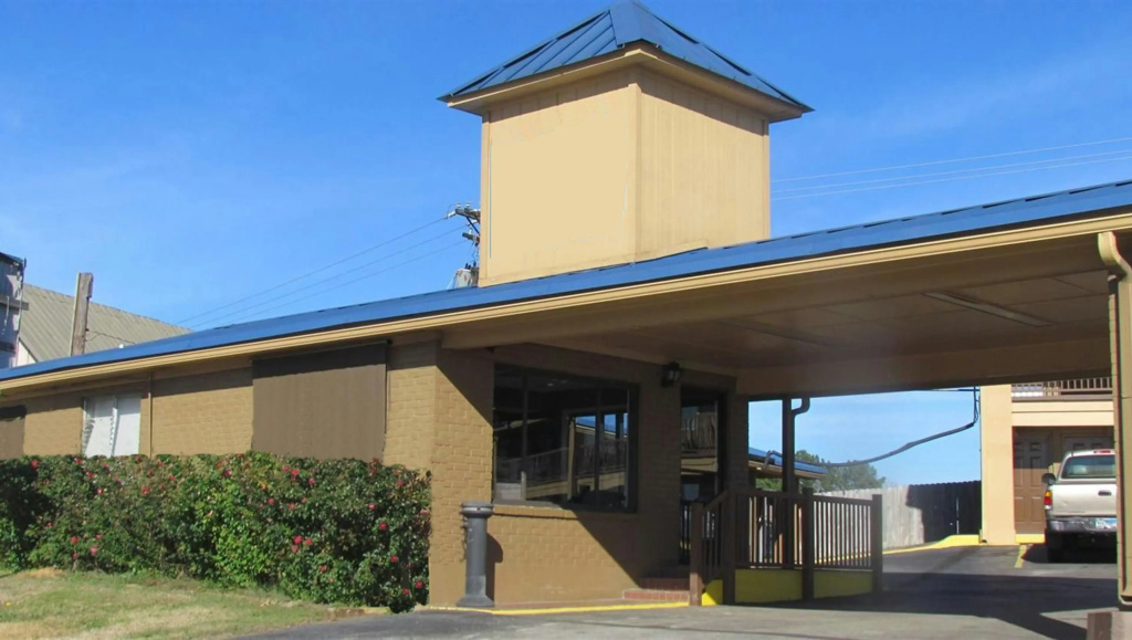 Xecutive Inn and Suites